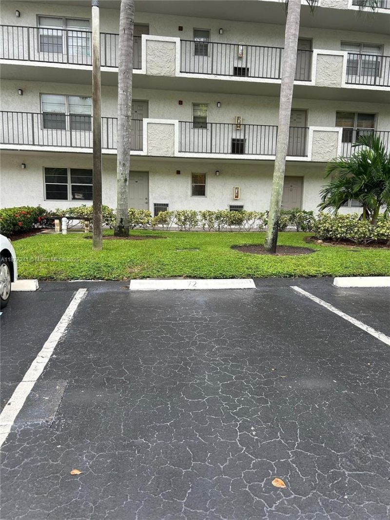 3100 W Rolling Hills Cir, Unit 702, Davie, FL 33328 Photo