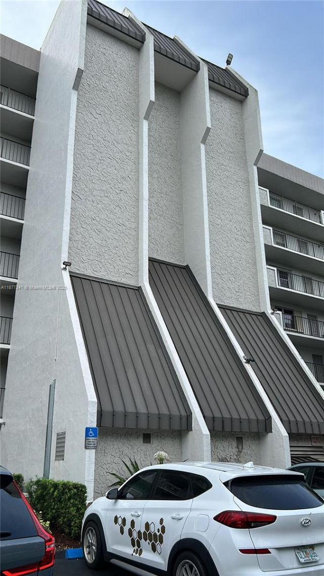 3100 W Rolling Hills Cir, Unit 702, Davie, FL 33328 Photo