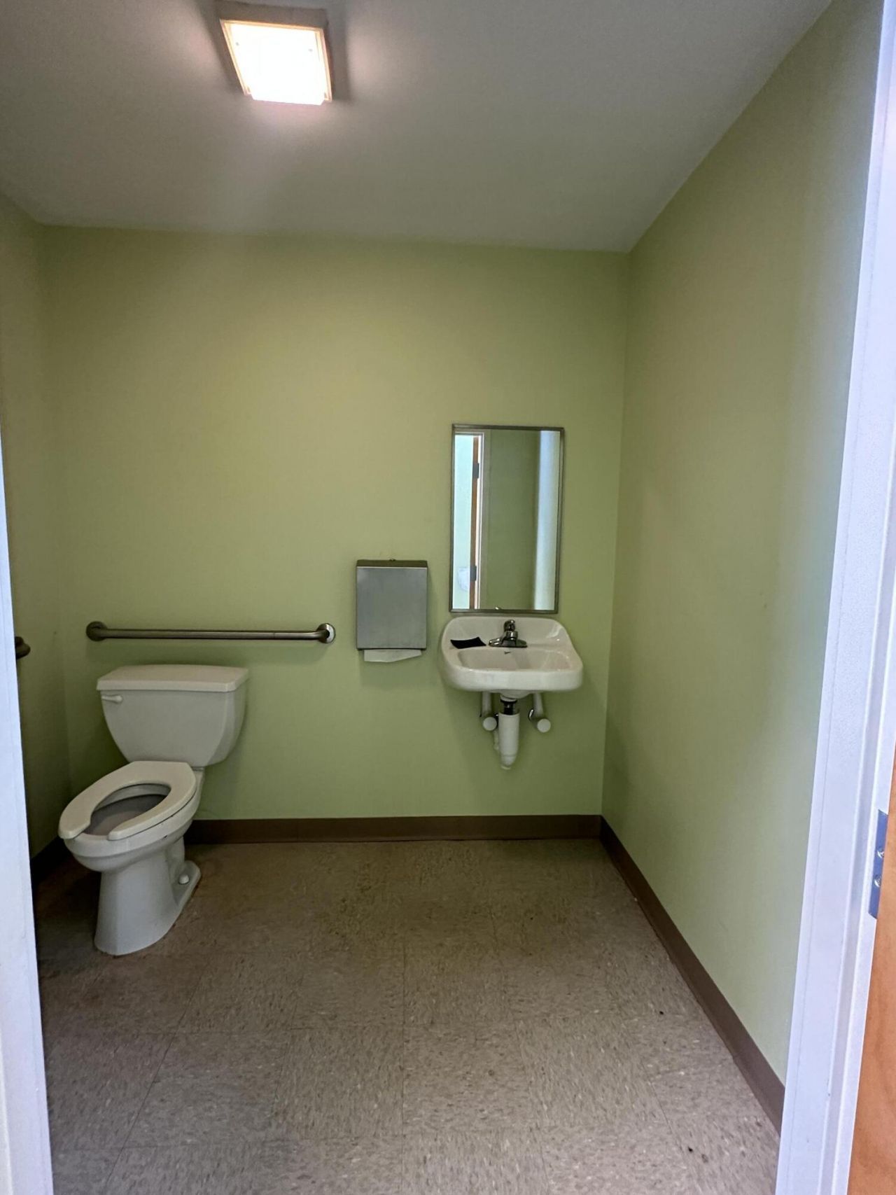 2060 Bells Highway Photo 11