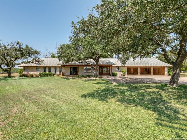 707 Berry Ranch, Pearsall, TX 78061