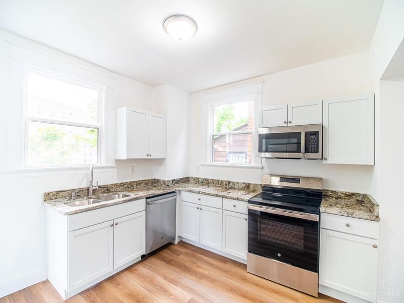 2408 Highland Avenue, Cincinnati, OH 45219 Photo 13