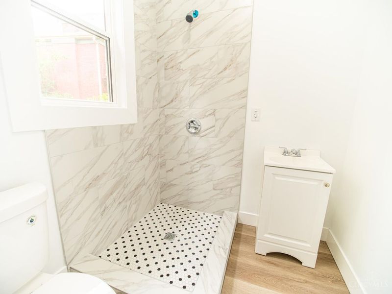2408 Highland Avenue, Cincinnati, OH 45219 Photo 8