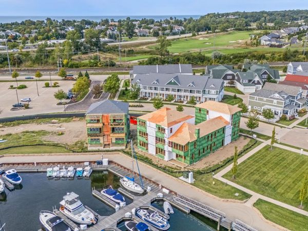 914 Sailors Way, St. Joseph, MI 49085