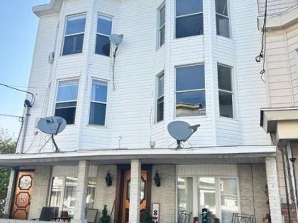 125-127 N JARDIN STREET, SHENANDOAH, PA 17976