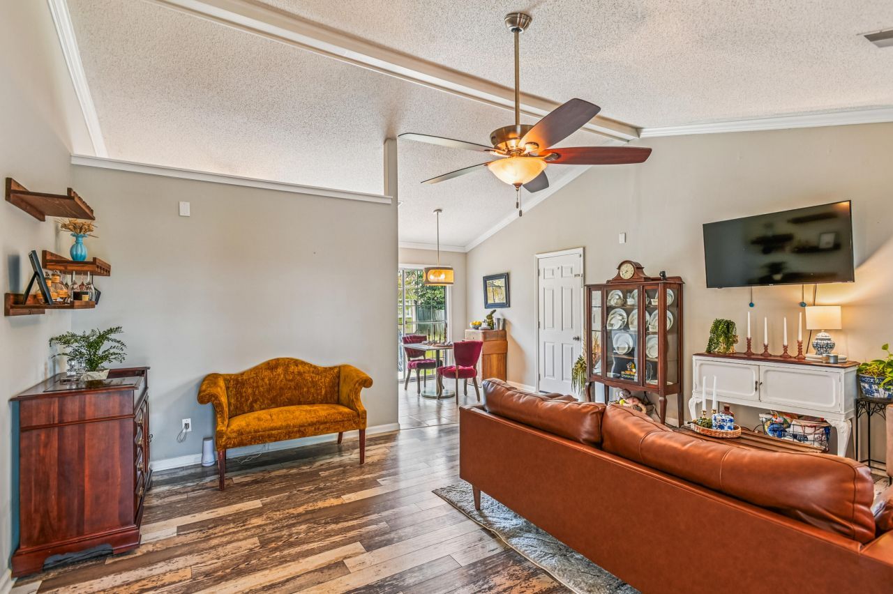 116 Two Hitch Road Photo 7