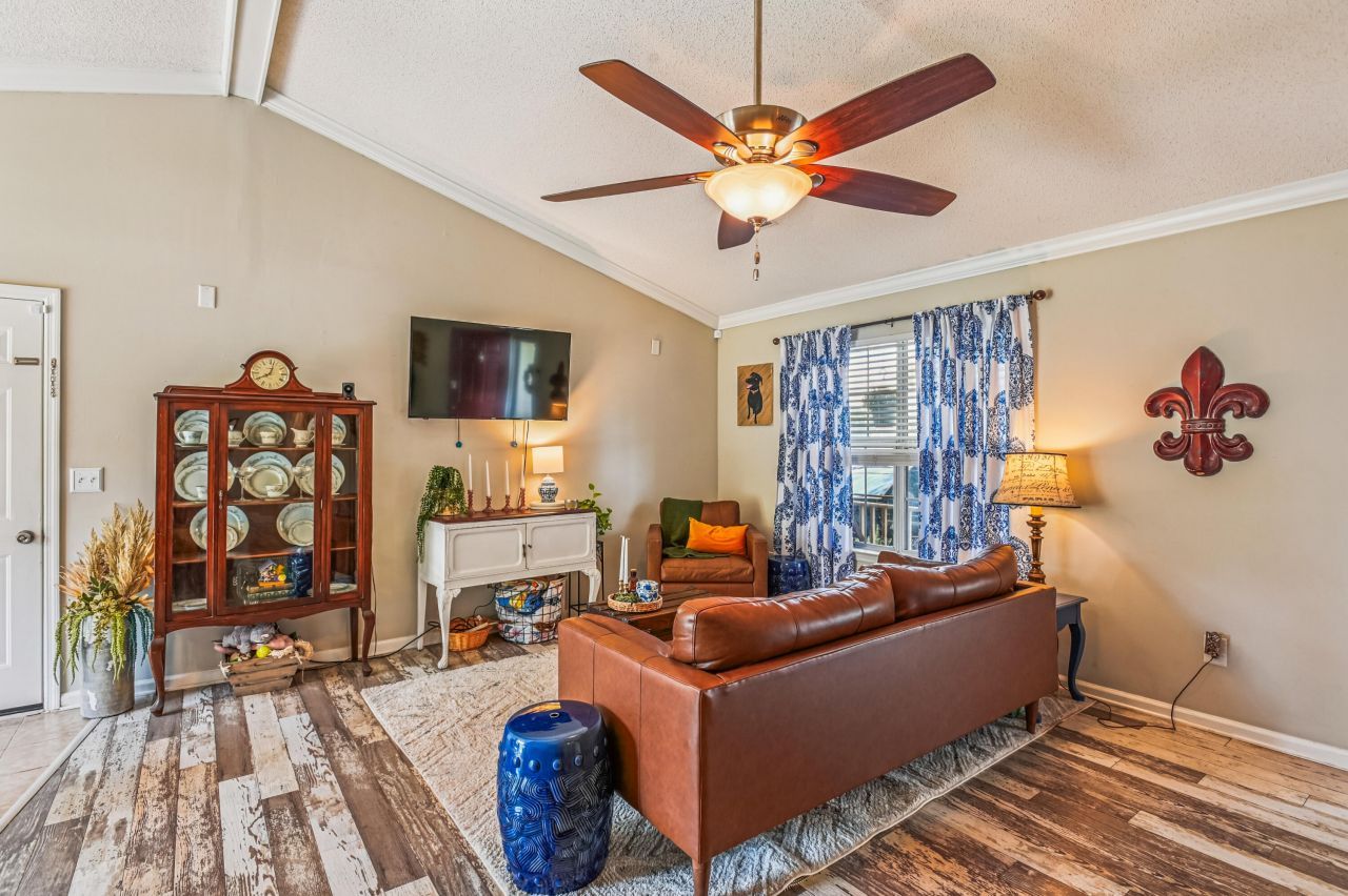 116 Two Hitch Road Photo 8