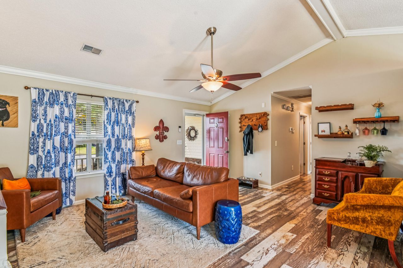 116 Two Hitch Road Photo 9