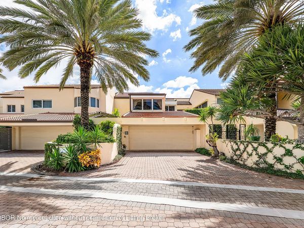 13 Sloans Curve Drive, Unit 13, Palm Beach, FL 33480