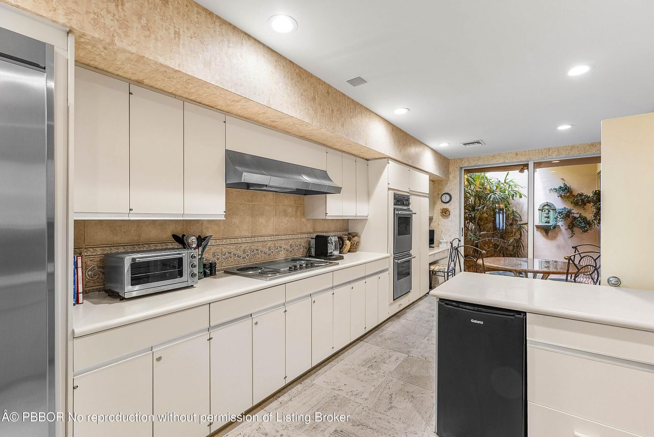 13 Sloans Curve Drive, Unit 13, Palm Beach, FL 33480 Photo