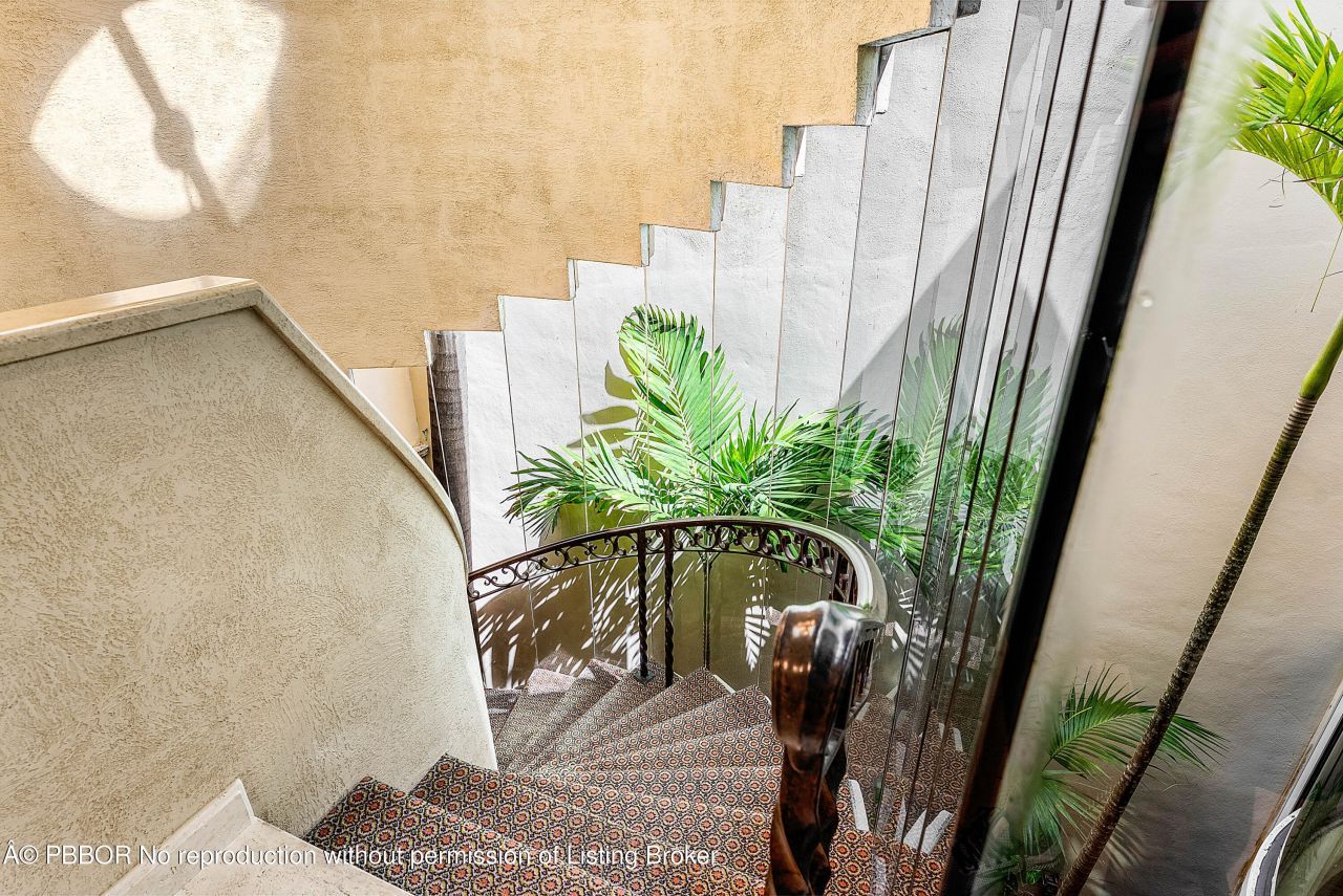 13 Sloans Curve Drive, Unit 13, Palm Beach, FL 33480 Photo