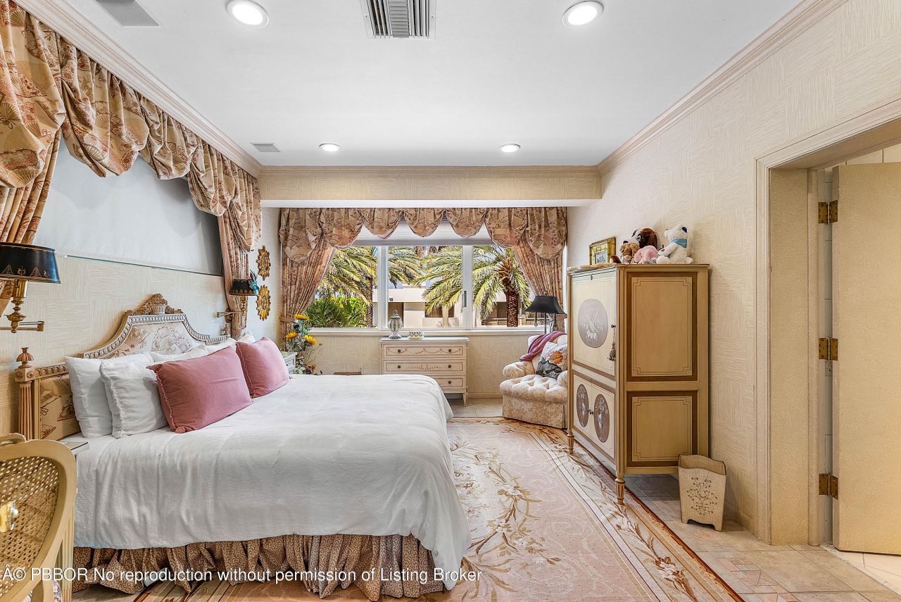 13 Sloans Curve Drive, Unit 13, Palm Beach, FL 33480 Photo