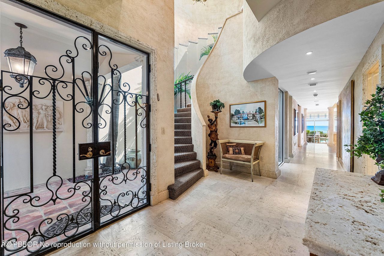 13 Sloans Curve Drive, Unit 13, Palm Beach, FL 33480 Photo