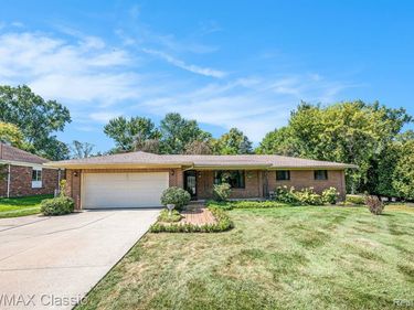 24943 Glenda Street, Novi, MI 48375