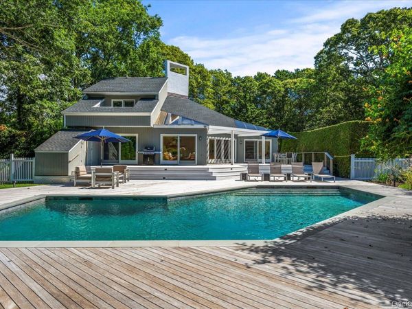 1 Acorn Path, Quogue, NY 11959