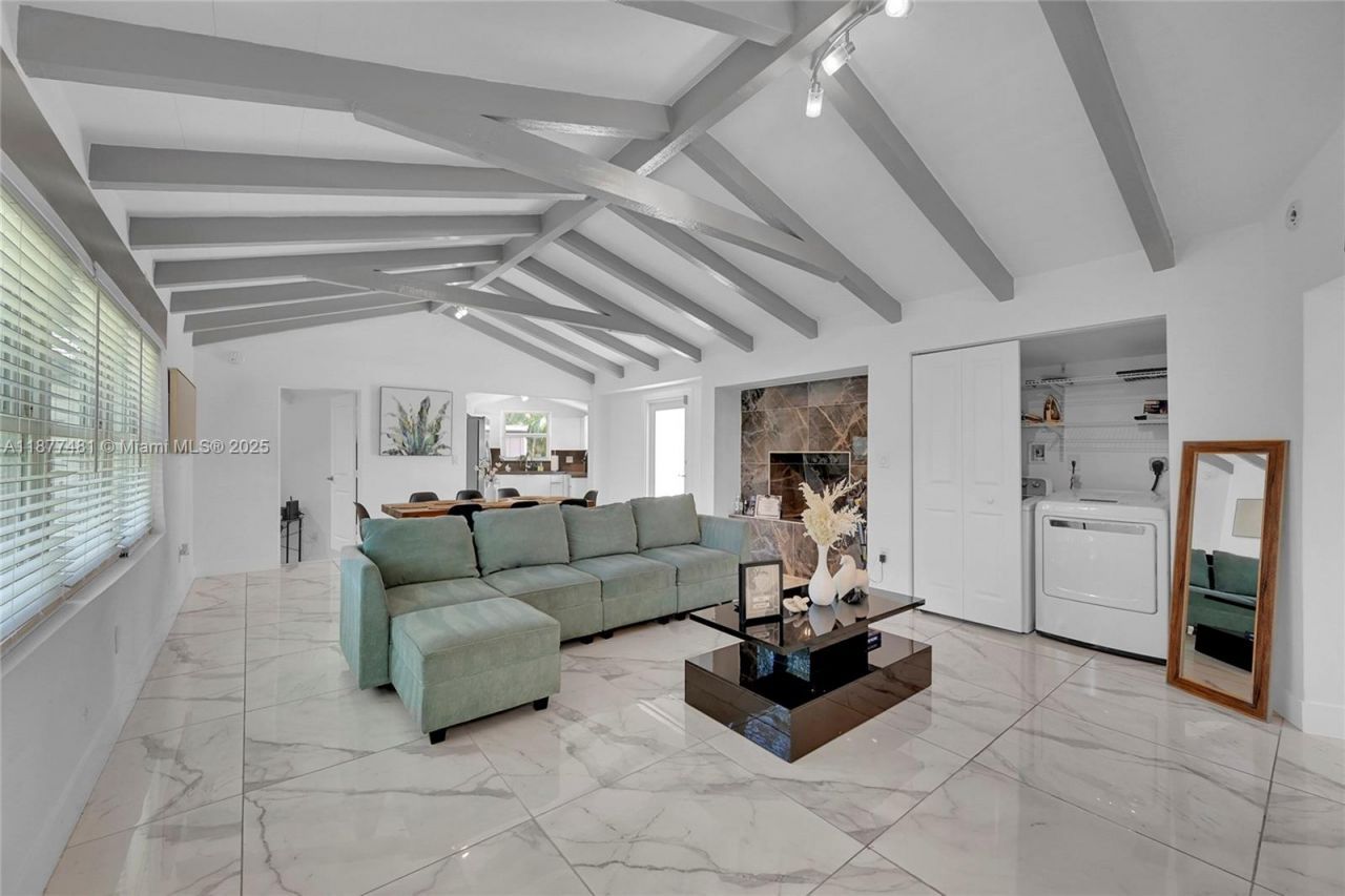 15 NE 95th St, Unit -, Miami Shores, FL 33138 Photo