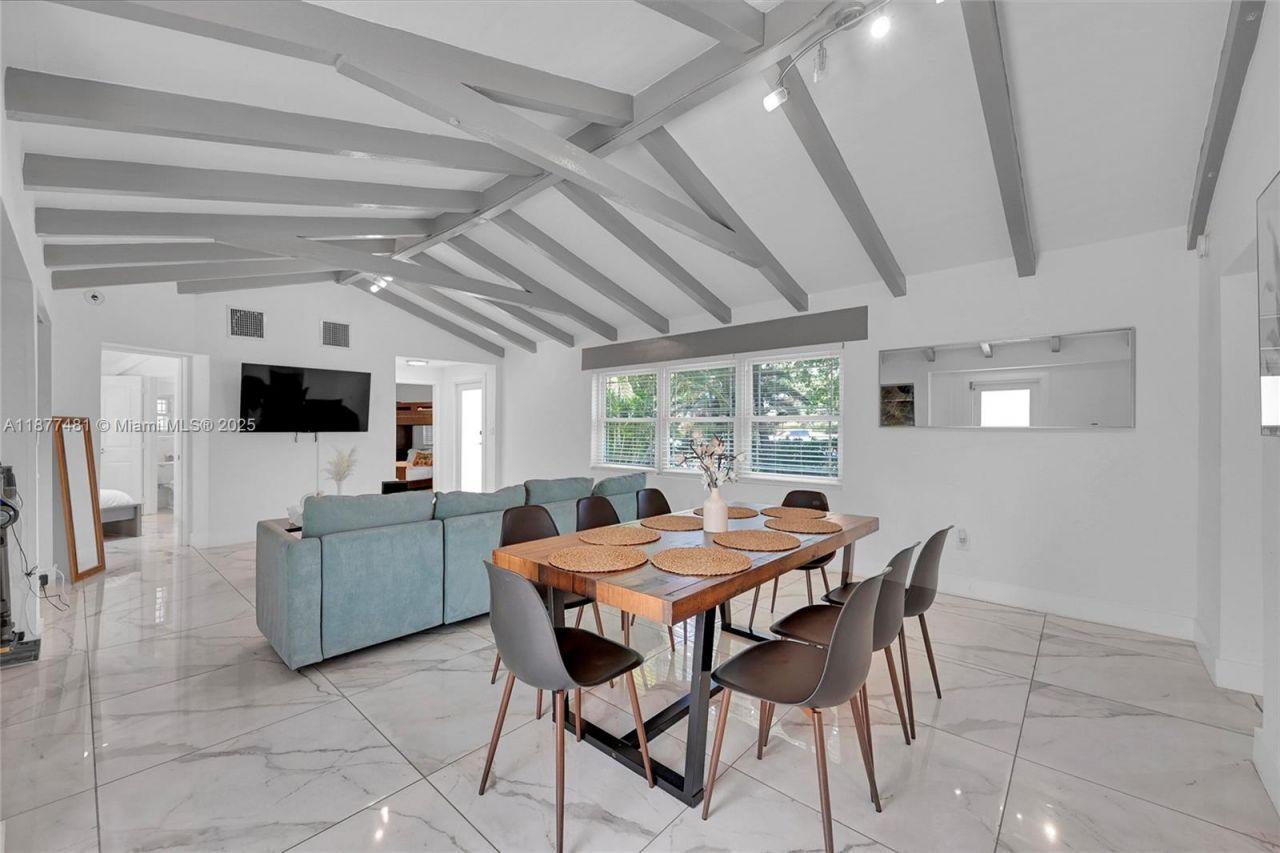 15 NE 95th St, Unit -, Miami Shores, FL 33138 Photo