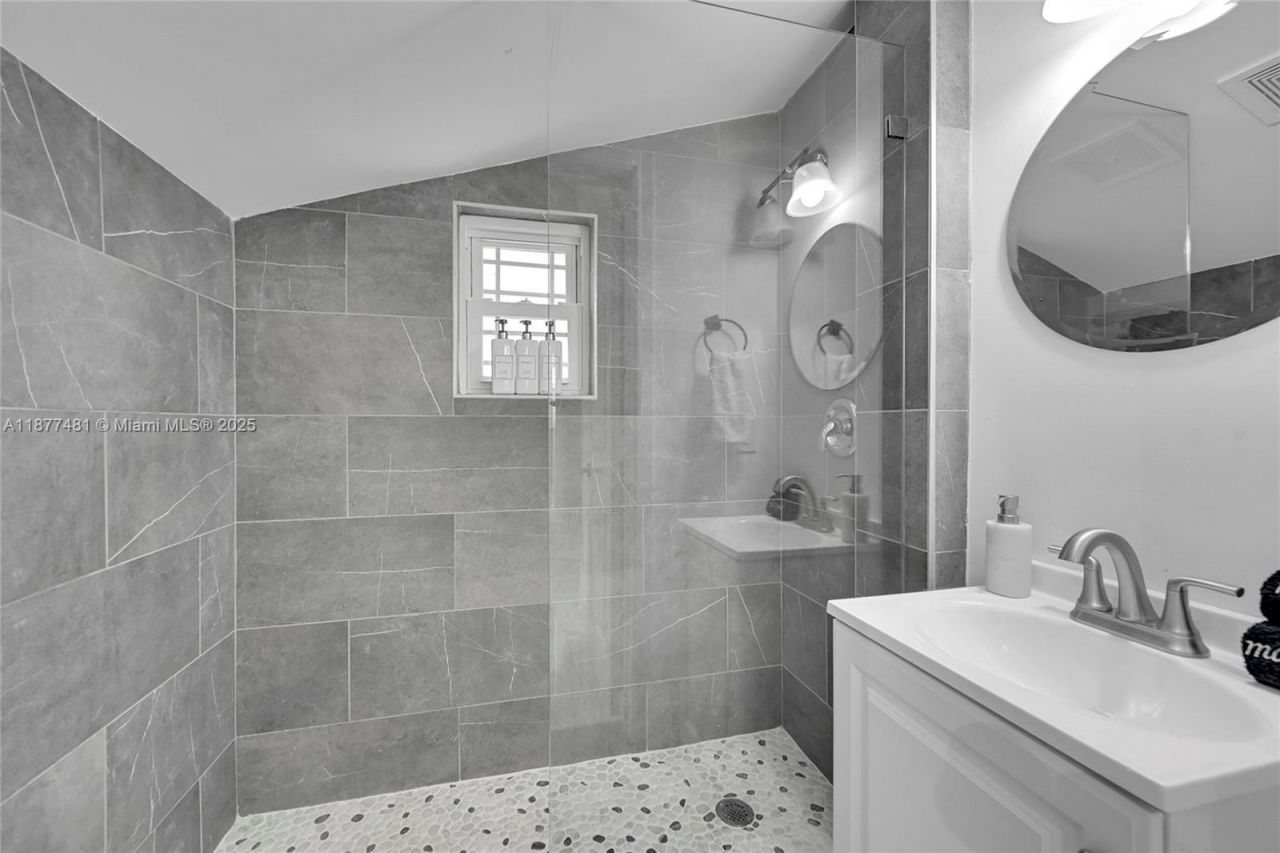 15 NE 95th St, Unit -, Miami Shores, FL 33138 Photo