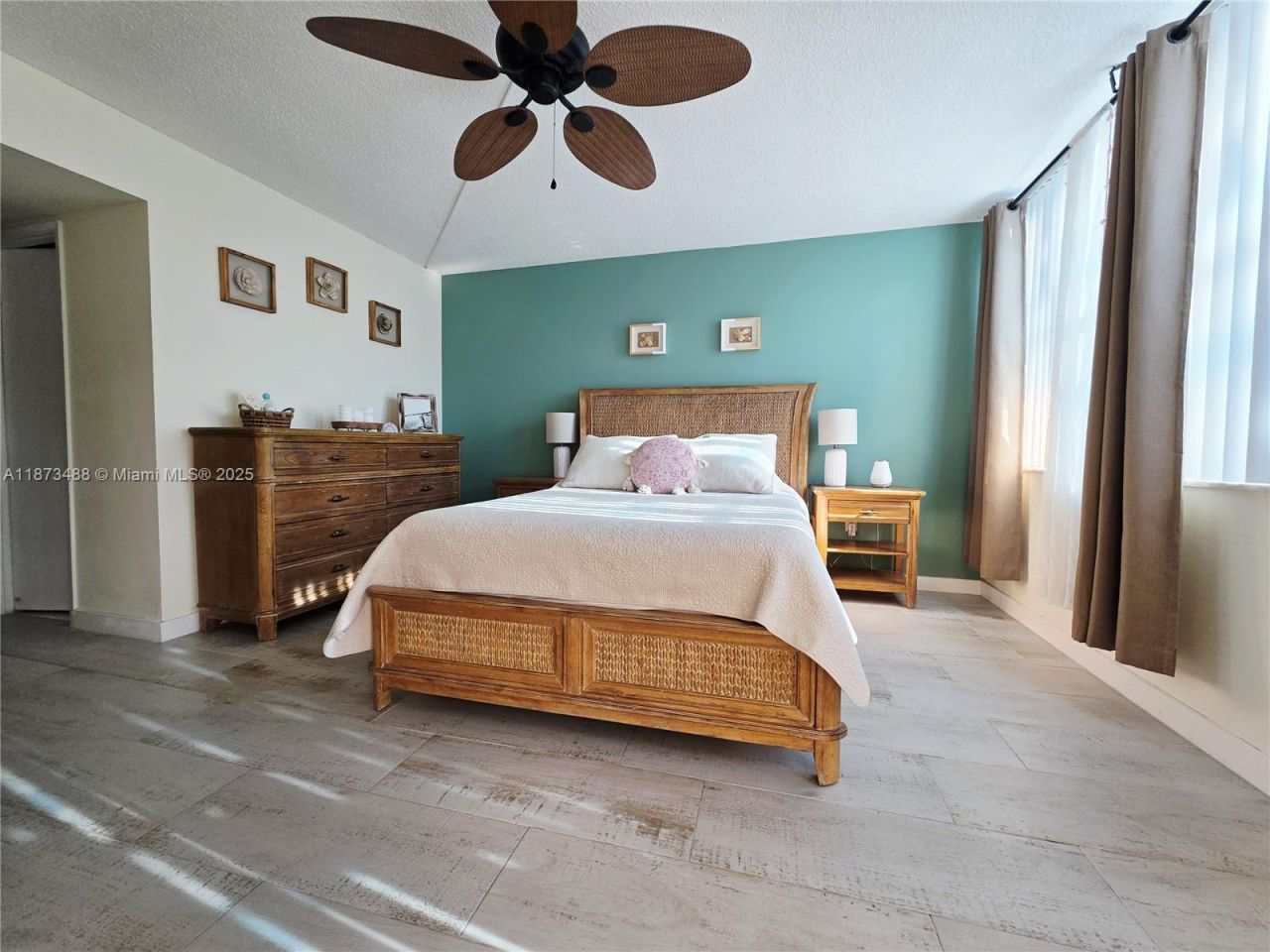 1750 NE 191st St, Unit 418-3, Miami, FL 33179 Photo