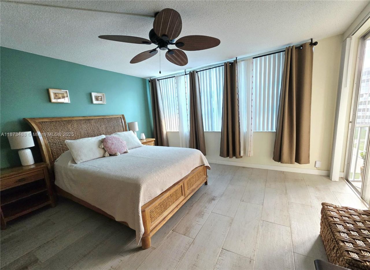 1750 NE 191st St, Unit 418-3, Miami, FL 33179 Photo