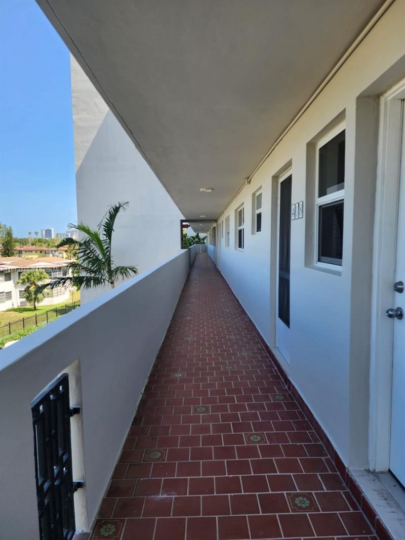 1750 NE 191st St, Unit 418-3, Miami, FL 33179 Photo