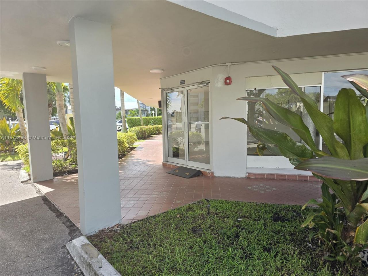 1750 NE 191st St, Unit 418-3, Miami, FL 33179 Photo