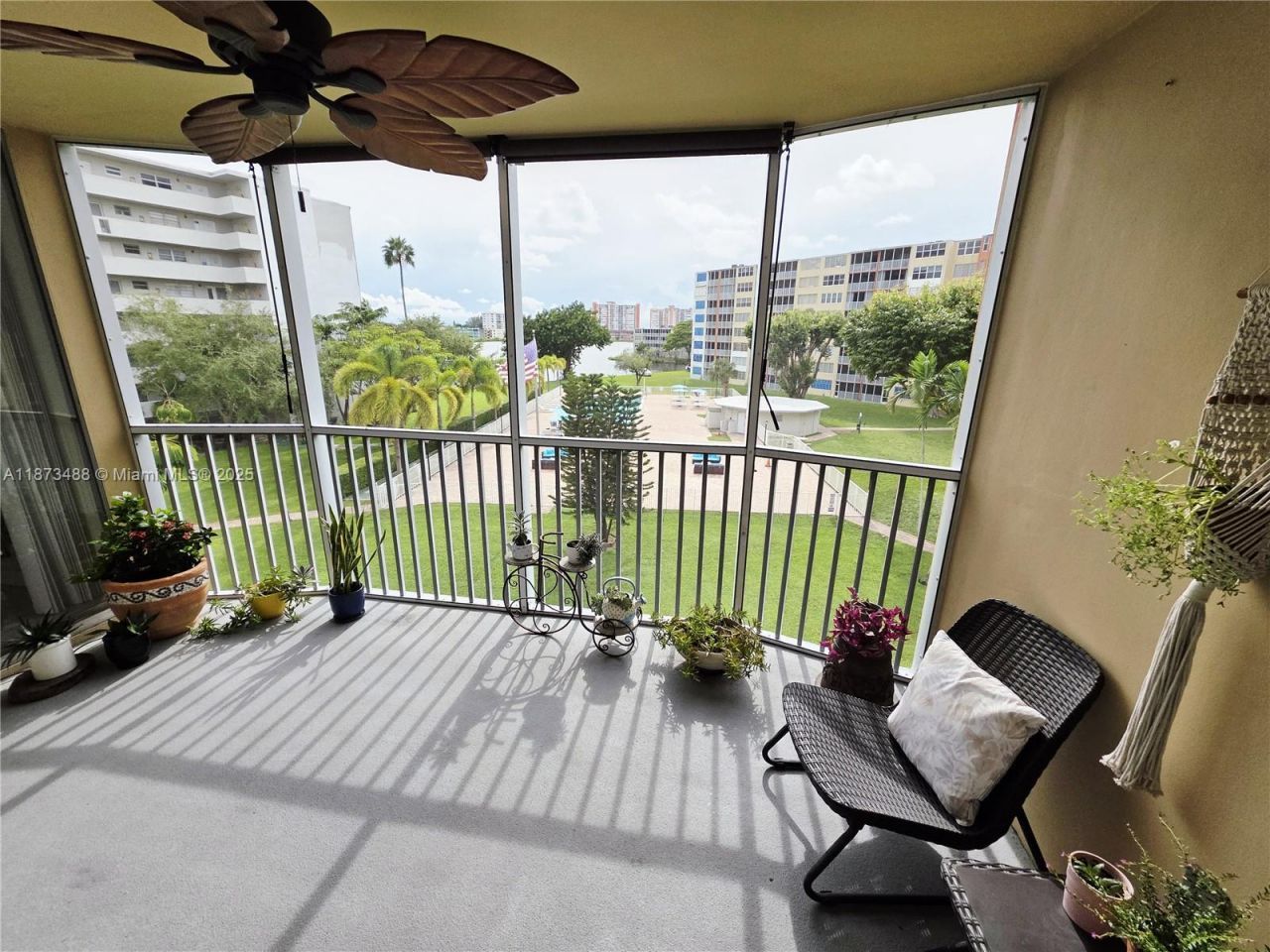 1750 NE 191st St, Unit 418-3, Miami, FL 33179 Photo