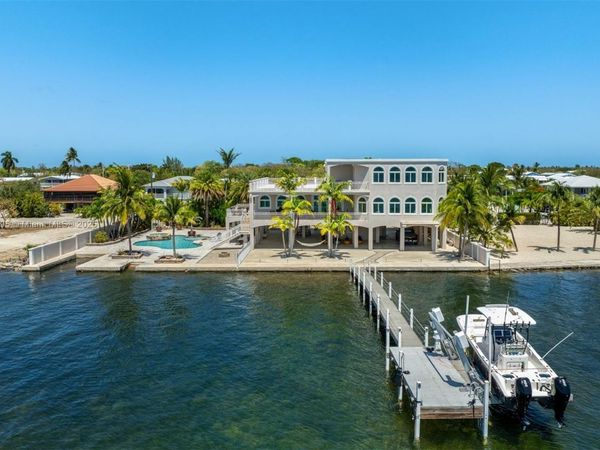 3742 Seagrape St, Big Pine, FL 33043