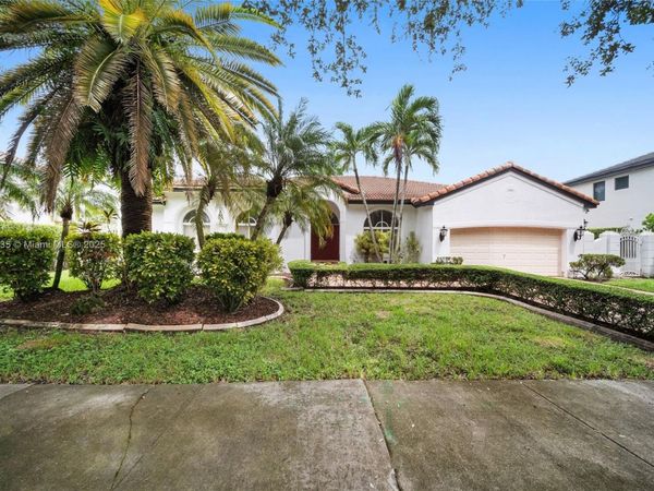 7841 NW 169th Ter, Miami Lakes, FL 33016