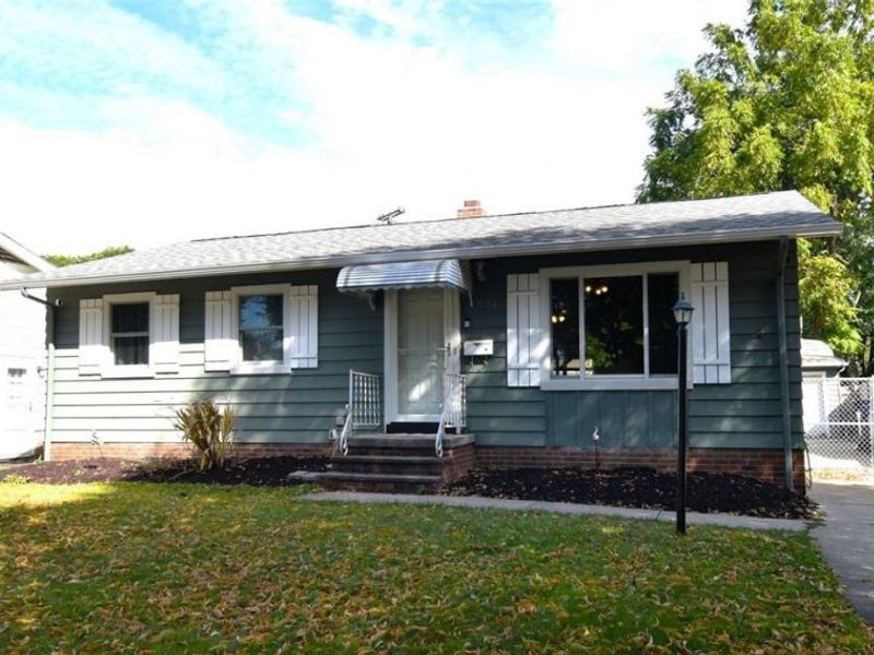 624 Timothy Lane, Cleveland, OH 44109 Photo 1