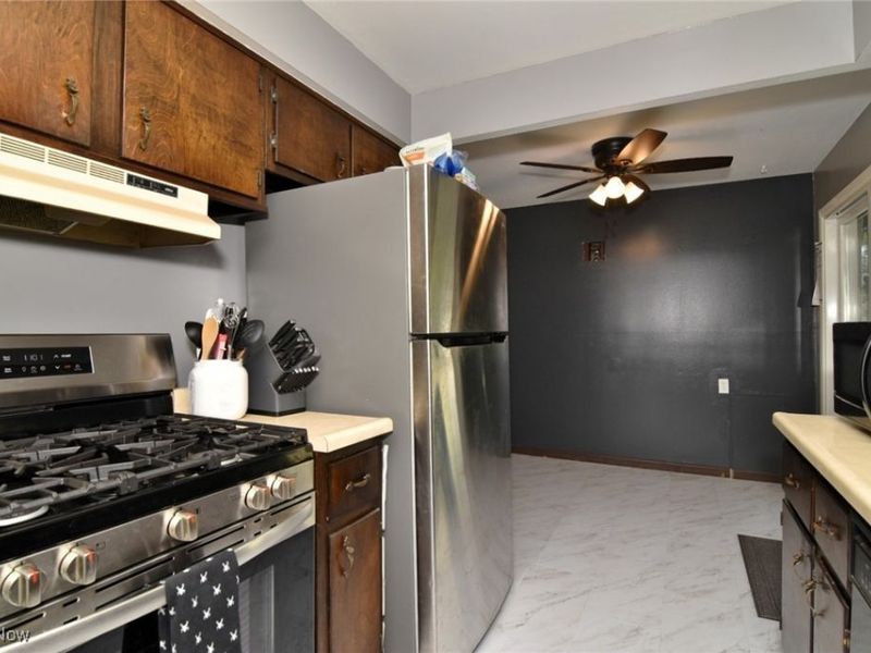 624 Timothy Lane, Cleveland, OH 44109 Photo 13