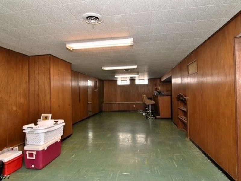 624 Timothy Lane, Cleveland, OH 44109 Photo 24