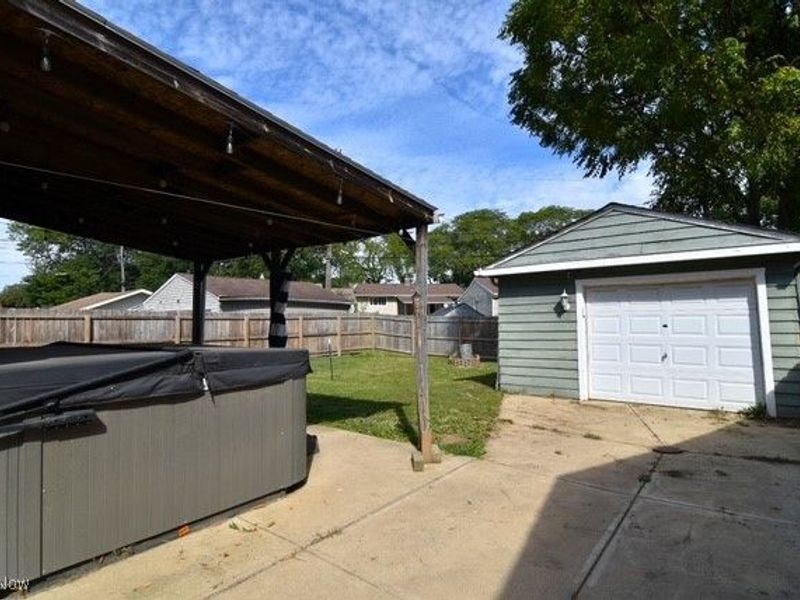 624 Timothy Lane, Cleveland, OH 44109 Photo 25