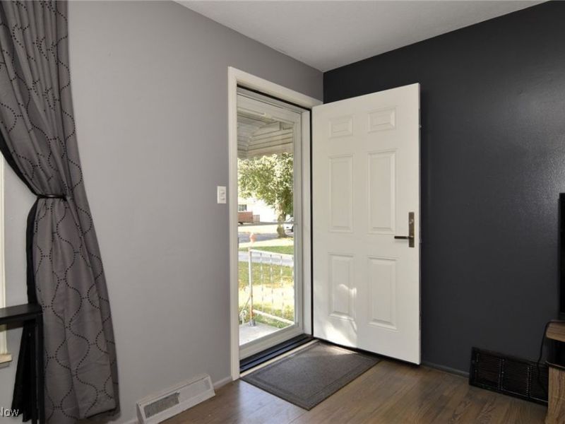 624 Timothy Lane, Cleveland, OH 44109 Photo 4