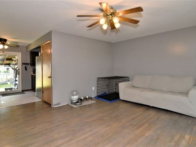 624 Timothy Lane, Cleveland, OH 44109 Photo 8