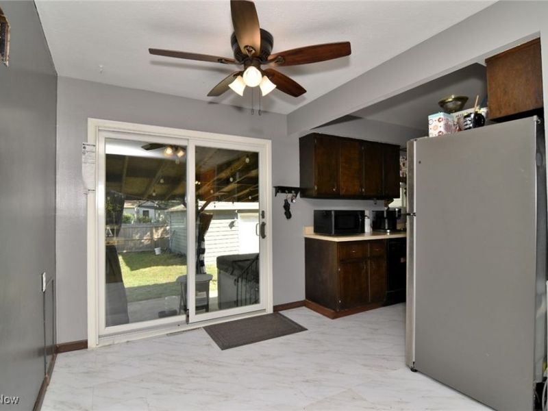 624 Timothy Lane, Cleveland, OH 44109 Photo 9