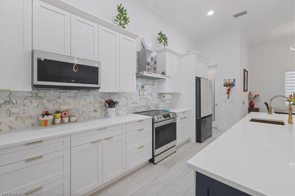 501 Thompson Ave, Lehigh Acres, FL 33972 Photo