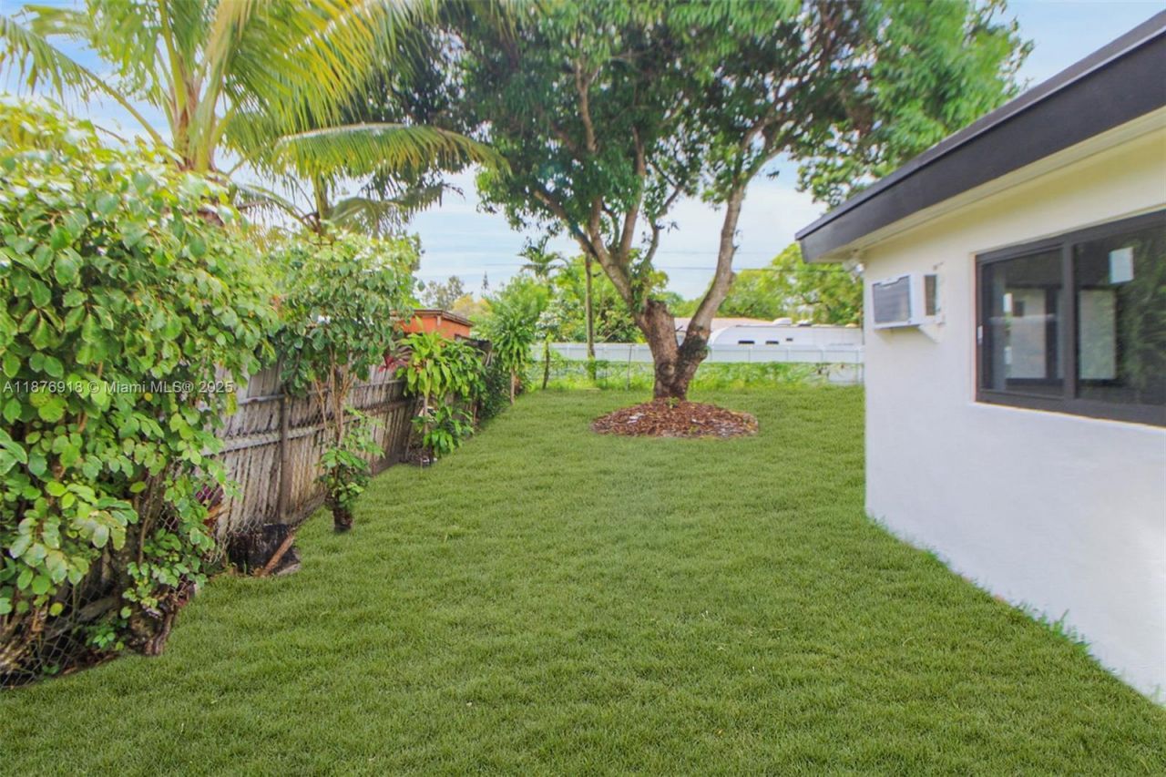 630 NE 143rd St, North Miami, FL 33161 Photo