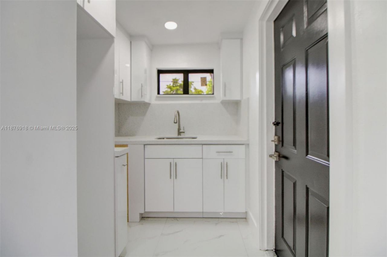 630 NE 143rd St, North Miami, FL 33161 Photo