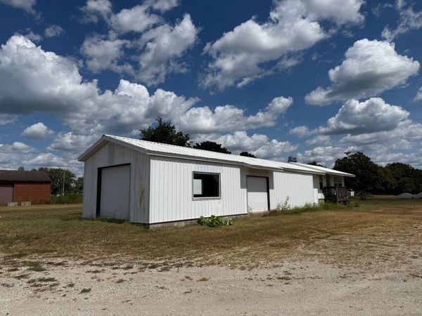 18 Broadway Street, Herrick, IL 62431