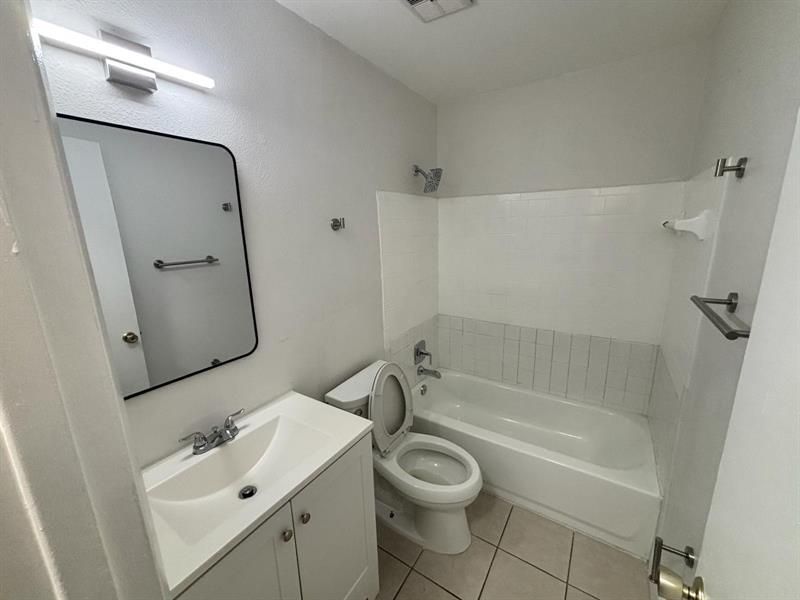 1490 NW 22nd Street, Unit A, Fort Lauderdale, FL 33311 Photo