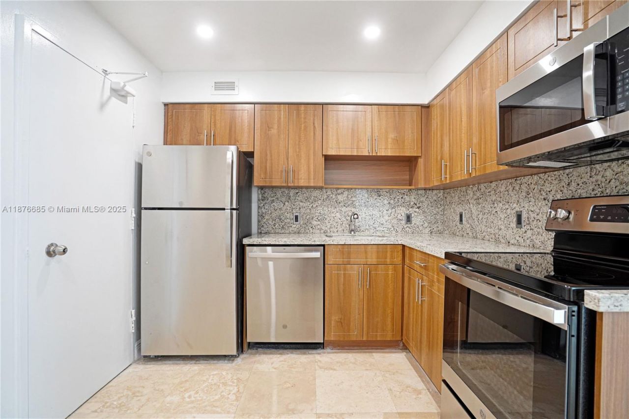 5101 Collins Ave, Unit 14T, Miami Beach, FL 33140 Photo