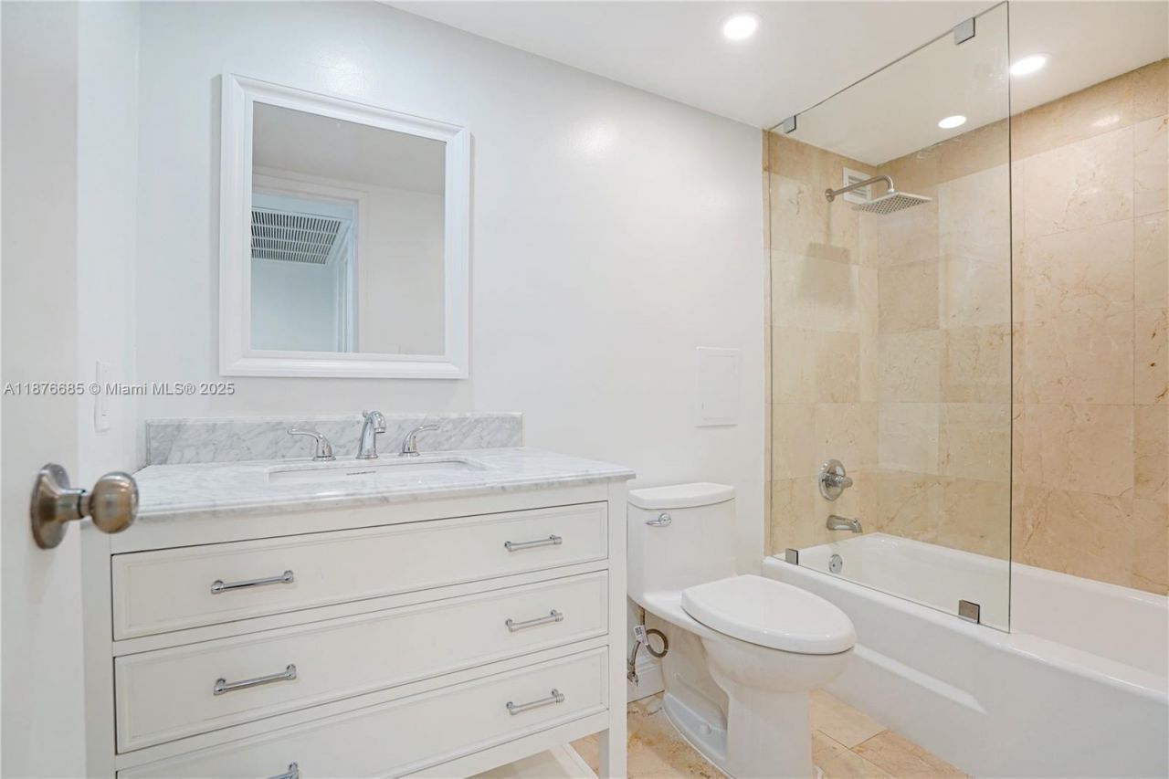 5101 Collins Ave, Unit 14T, Miami Beach, FL 33140 Photo