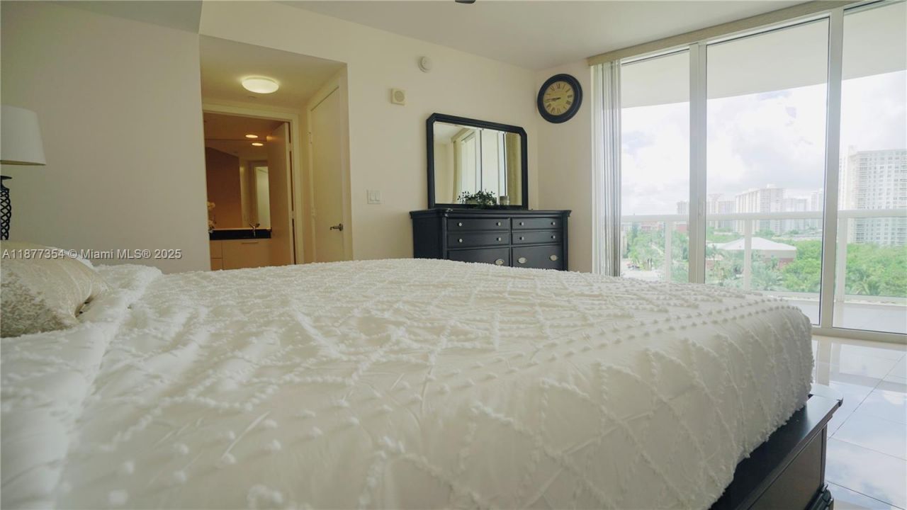17201 Collins Ave, Unit 706, Sunny Isles Beach, FL 33160 Photo