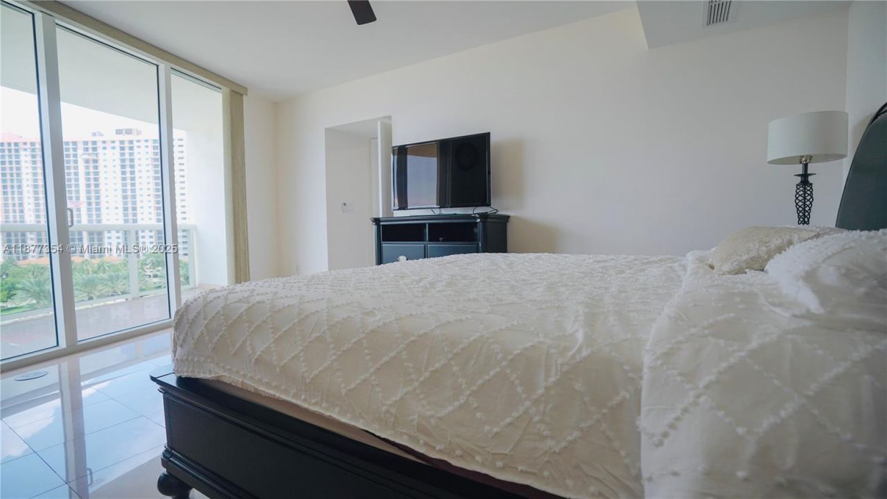 17201 Collins Ave, Unit 706, Sunny Isles Beach, FL 33160 Photo