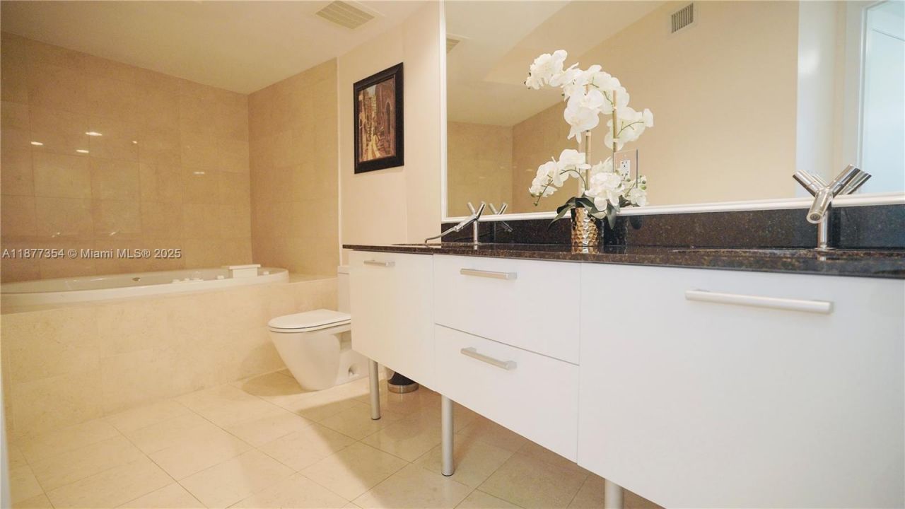 17201 Collins Ave, Unit 706, Sunny Isles Beach, FL 33160 Photo