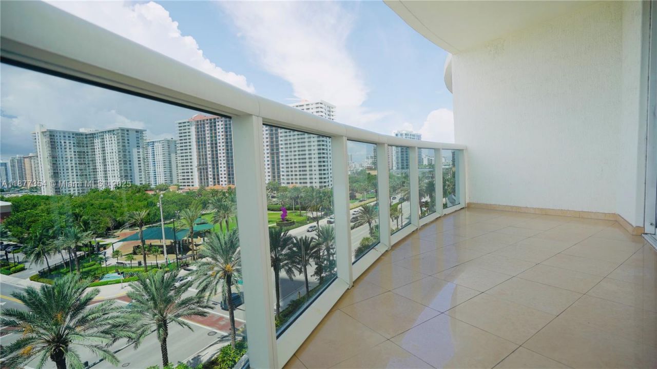 17201 Collins Ave, Unit 706, Sunny Isles Beach, FL 33160 Photo