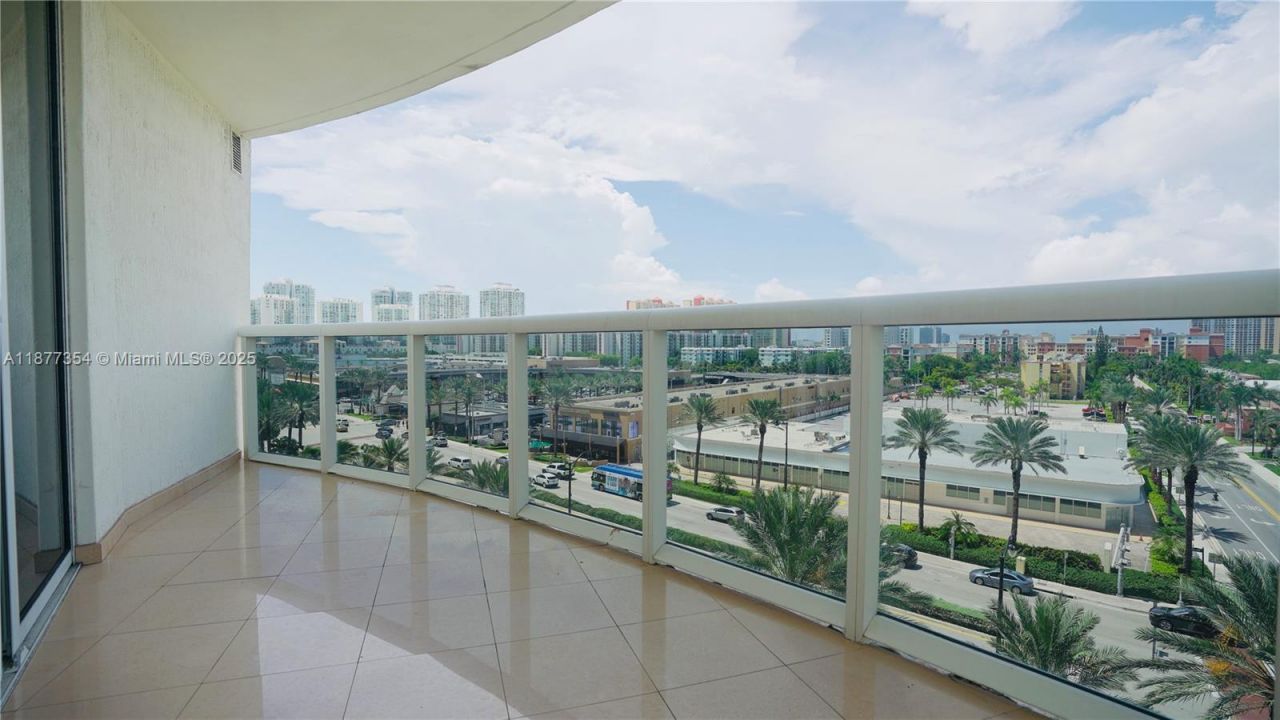 17201 Collins Ave, Unit 706, Sunny Isles Beach, FL 33160 Photo