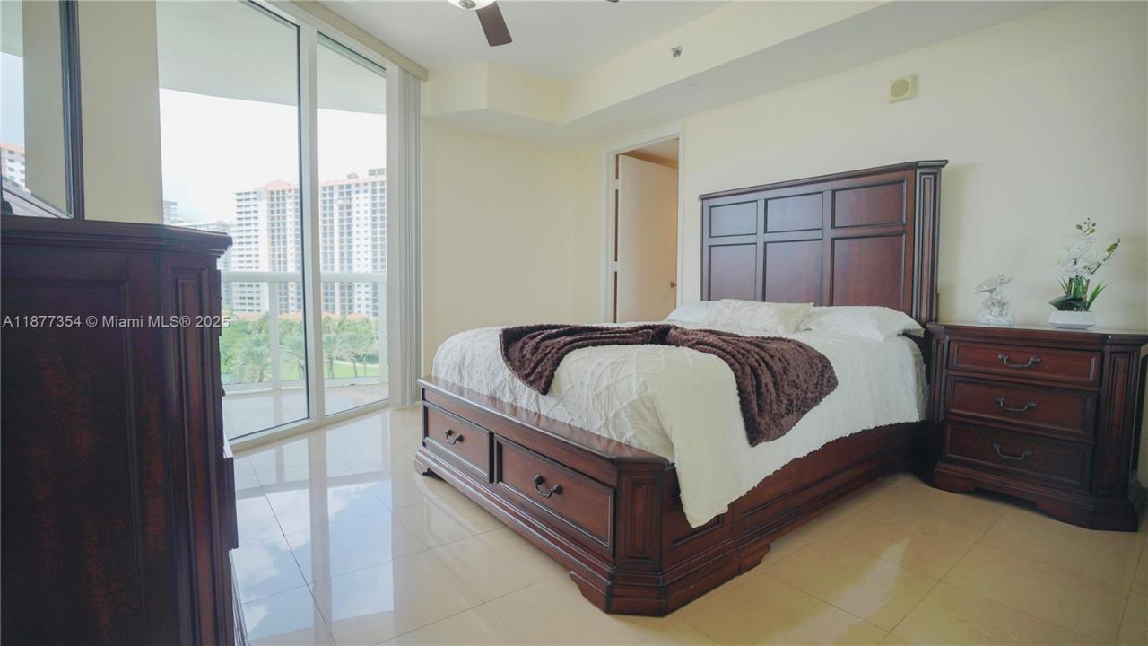 17201 Collins Ave, Unit 706, Sunny Isles Beach, FL 33160 Photo