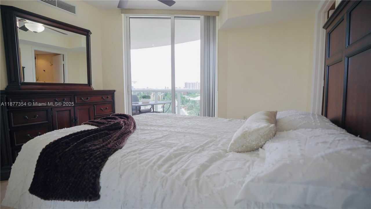 17201 Collins Ave, Unit 706, Sunny Isles Beach, FL 33160 Photo