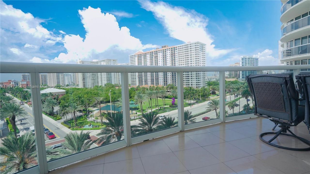 17201 Collins Ave, Unit 706, Sunny Isles Beach, FL 33160 Photo